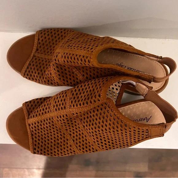 Like New Payless Sandals - Picture 3 of 6